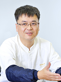 萬雲 純氏