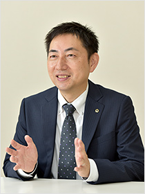 根本 健 氏