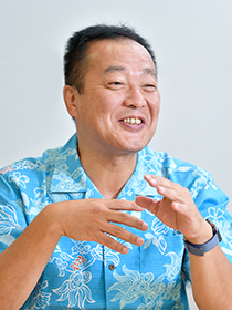 小山 建樹 氏