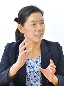 島村 千鶴子氏