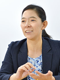 島村 千鶴子氏