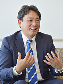 片岡 達也 氏