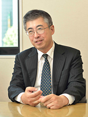 ビジネスサポートセンター 人事サポートグループ リーダー 団野 嘉信 氏の写真