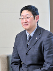ネットワーク推進部 ネットワーク推進グループ リーダー 参事 浜野 彰英 氏の写真