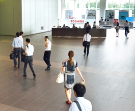 東芝本社 受付ロビー