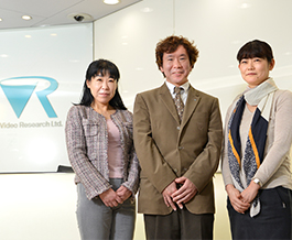 株式会社ビデオリサーチ IT開発局 局次長 兼 システム開発部長 篠原 理恵子 氏(右)、IT開発局 局次長 兼 システム統括部長 武藤 二郎 氏(中央)、調査業務局 ACR/ex調査部 副部長 原田 葉子 氏(左)