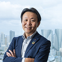 [写真] 東芝デジタルソリューションズ株式会社 取締役 スマートマニュファクチャリング事業部長 東芝インフラシステムズ株式会社 取締役　スマートマニュファクチャリング事業部長 甲斐 武博