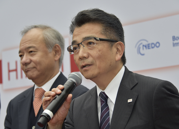 イベントで挨拶をする東芝 インダストリアルICTソリューション社の錦織社長